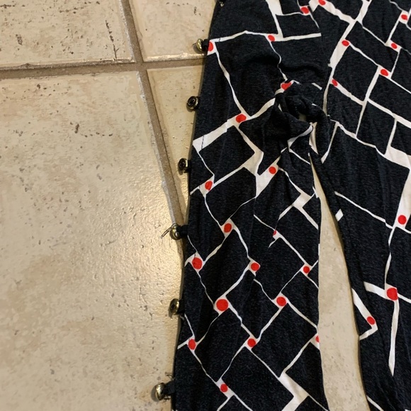 Cable & Gauge Black/White/Red Asymmetrical Tunic Top - Size S - Picture 2 of 6